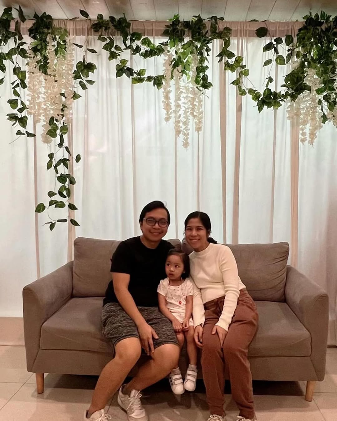 Happy guests at Eekos