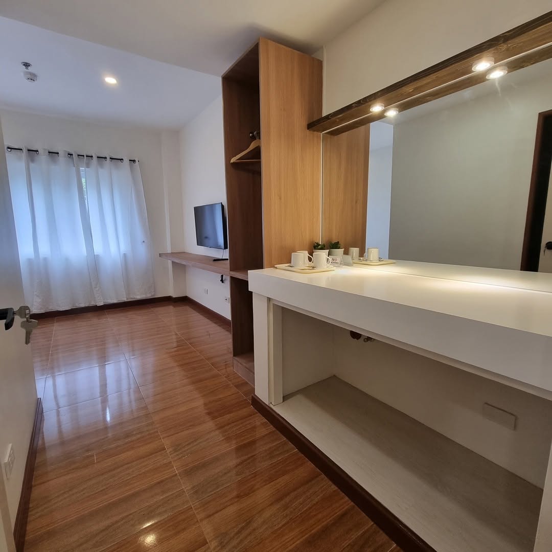 Suite Balcony — interior detail